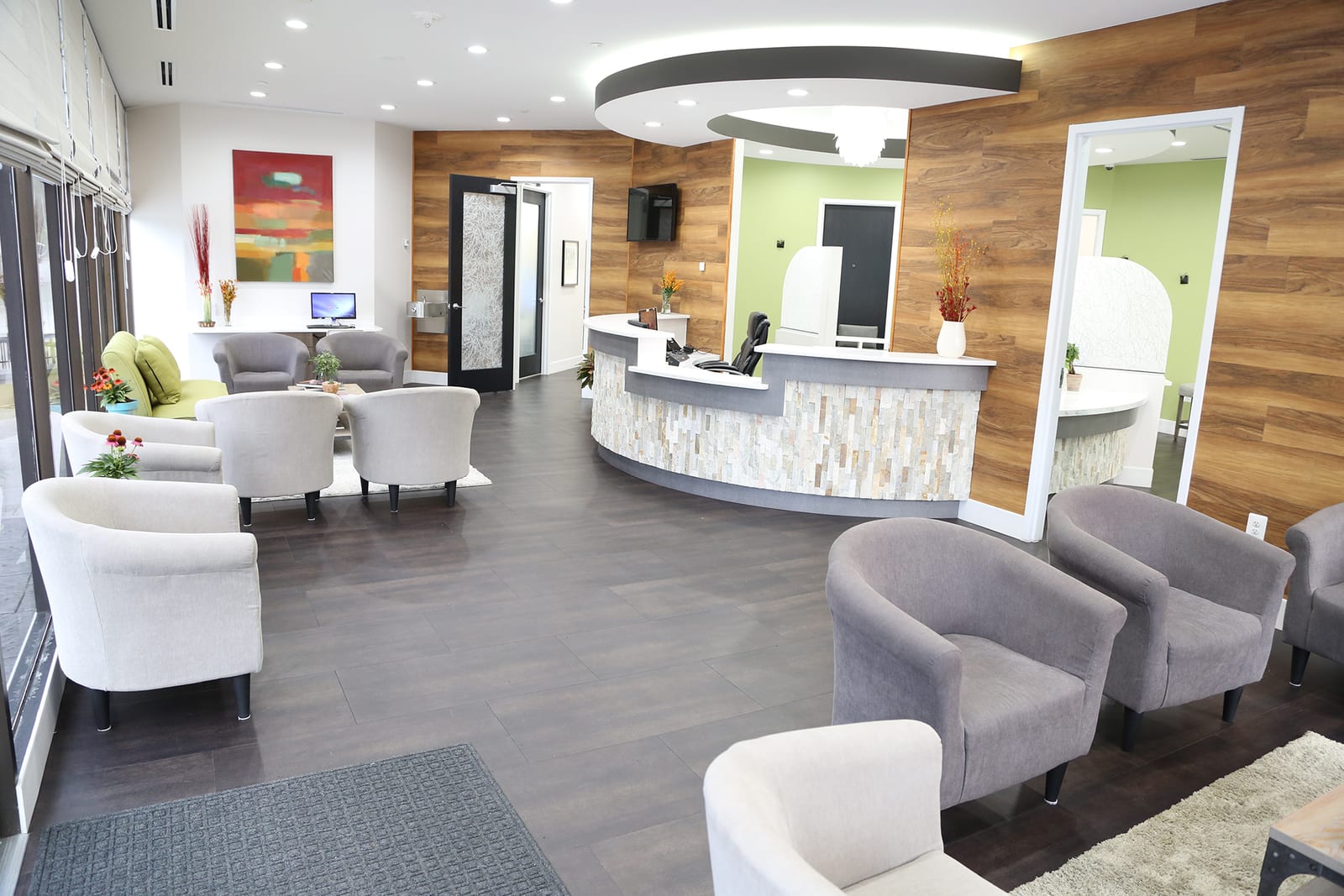 The curved stone-front reception desk at Sarubin Family Dental in Pikesville, Maryland